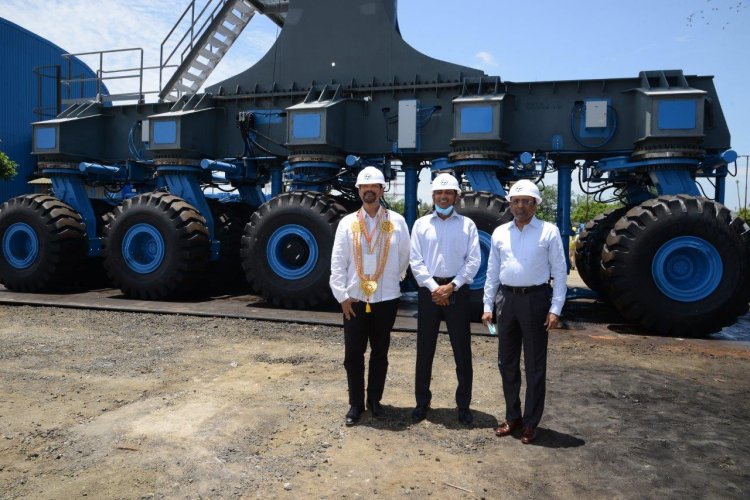 माननीय रेल मंत्री ने एल एंड टी-निर्मित फुल स्पैन लॉन्चिंग इक्विपमेंट को झंडी दिखाकर रवाना किया