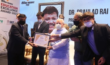 राजस्थान के माननीय राज्यपाल श्री कलराज मिश्र ने आईआईएचएमआर विश्वविद्यालय के प्रेसीडेंट डॉ पी आर सोडानी को एजुकेशन एक्सीलैंस अवार्ड-2021 से सम्मानित किया