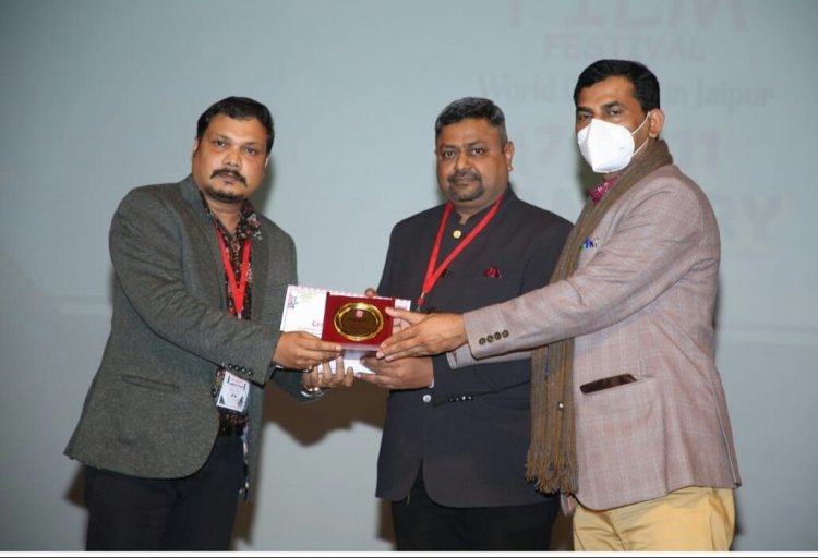फिल्म फेस्टिवल में देवेश पंवार को मिला बेस्ट डॉक्युमेन्ट्री फिल्म का अवार्ड