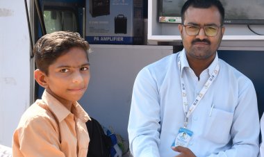 वोडाफ़ोन आइडिया फाउन्डेशन के ‘जादू गिन्नी का’ वित्तीय साक्षरता प्रोग्राम ने सीएससी ग्रामीण स्तर के उद्यमी गोकुल चंद सैनी को सक्षम बनाया, सैनी ने राजस्थान के अलवर ज़िले में 1.25 लाख से अधिक ग्रामीणों को शिक्षित किया