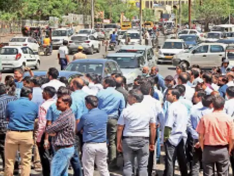 एमबी अस्पताल में आज दो घंटे नहीं होगा ईलाज: दौसा में डाॅक्टर की आत्महत्या मामले से नाराज डॉक्टर सड़कों पर उतरे, प्राइेवट अस्पताल और लैब बंद