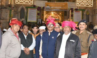 पुर्व मुख्यमंत्री अशोक गहलोत की चादर पेश