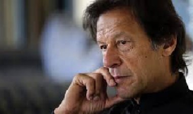 इमरान को मुश्किल में देख 3 सबसे करीबी धीमे से 'खिसके', पूर्व चीफ जस्टिस भी देश से भागे!