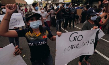 आर्थिक संकट के बीच श्रीलंका के सभी मंत्रियों का इस्तीफा, PM के बेटे ने भी छोड़ा पद