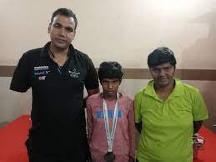 मेंटल कहते थे लोग, अब जीता नेशनल मेडल: मजदूर की बेटी ने बिना जूतों के पहाड़ों, सड़कों, बीहड़ों में की प्रैक्टिस, ताने भी सहे