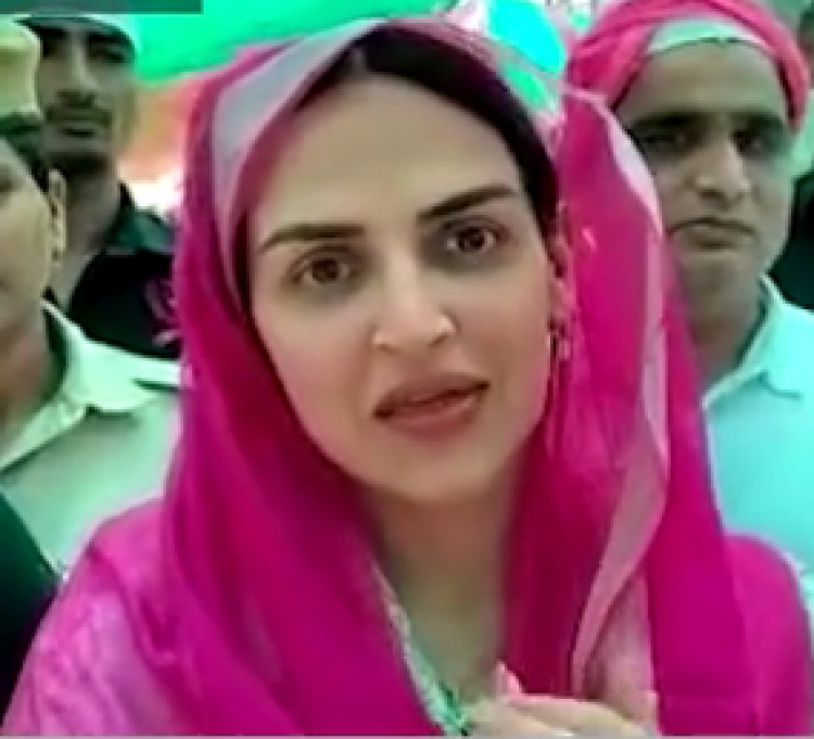 फिल्म एक्ट्रेस ईशा देओल अजमेर पहुंचीं:दरगाह में जियारत कर मांगी अमन चैन की दुआ; जन्नति दरवाजे पर बांधा मन्नत का धागा