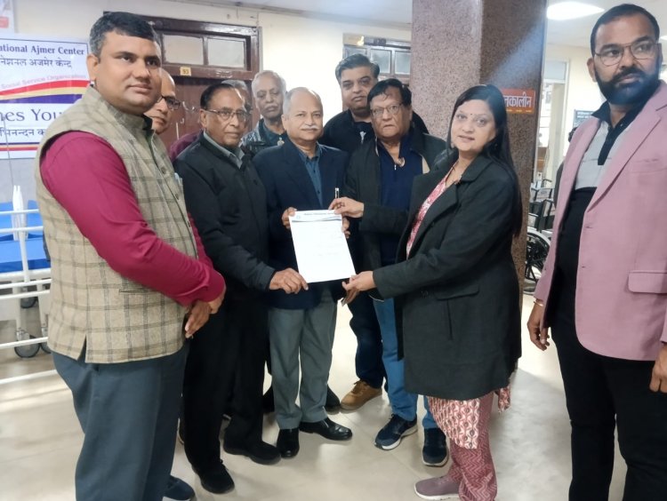 "टाटा पावर अजमेर द्वारा JLN अस्पताल को 11 व्हील चेयर और 15 ट्रॉली स्ट्रेचर प्रदान,